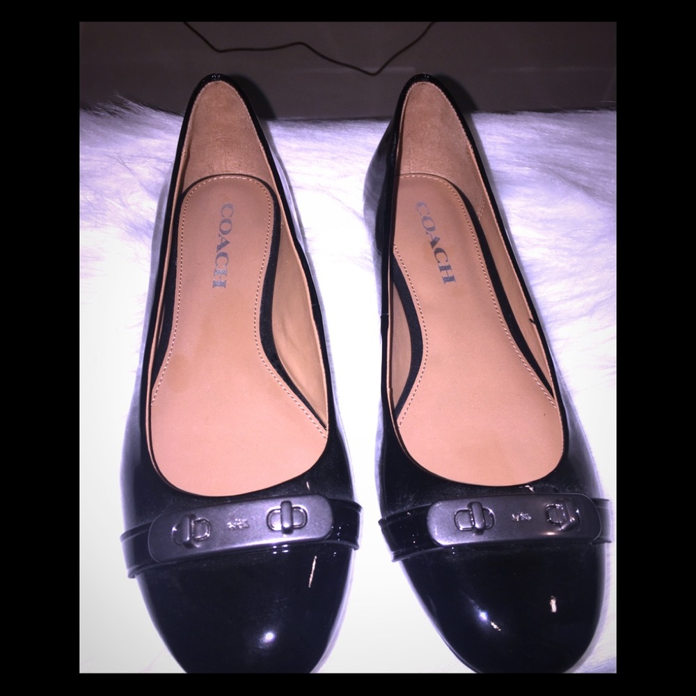Coach Women’s Oswald Classic Round Toe Flats